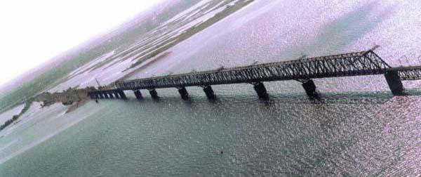 Железнодорожный мост. 1999 г.