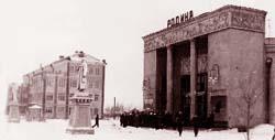 Кинотеатр 'Родина'. 1954 г. Фото М. Шпилева. (ГИАНП)