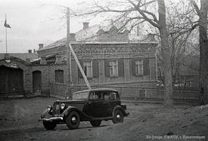 A children’s nursery building in Balzer and a GAS-1 passenger car in front of it, 1939.