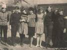 Я в 10 классе с подругами-одноклассницами. Среди них четверо детей трудармейцев.
Совхоз &#39;Беловодский&#39; Иртышского района Павлодарской области. Фото 1968 г.
