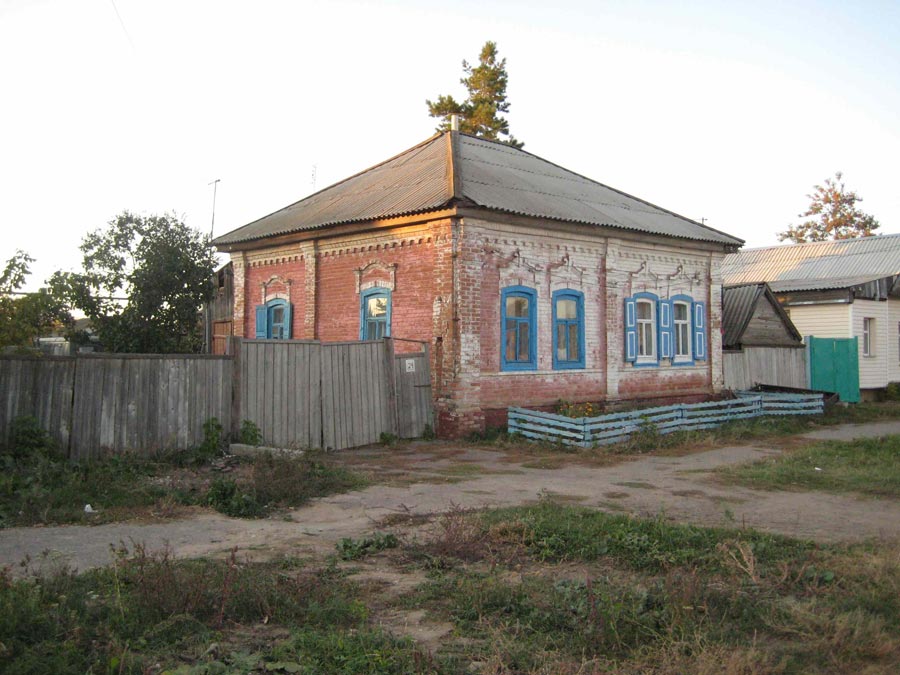 Погода красный яр волгоградская область жирновский. Красный Яр Саратовская область. Село красный Яр Саратовская область. Население красный Яр Саратовская область. Красный Яр Илекский район.