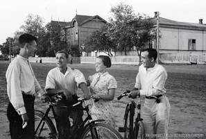 Молодёжь колхоза «Рот Фронт» на прогулке. 1939 г.